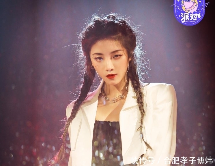 舞台|THE9表演《斯克芬斯》,金粉舞台太惊艳,舞台照更是大饱眼福