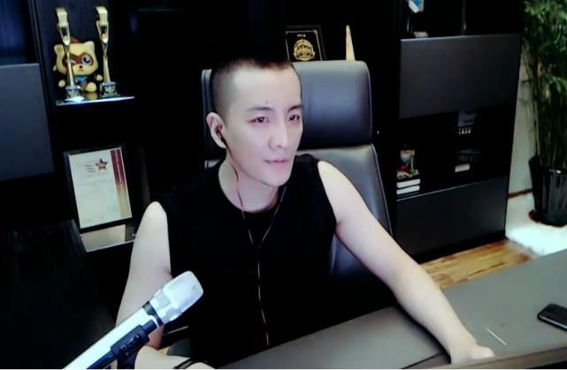  七夜|QJY、小少焱成七点团战霸主；七夜阿哲下广告，阿哲表态