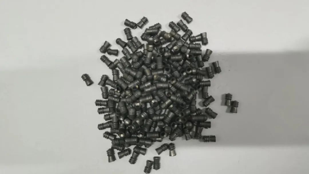 千里|蹲着吃泡面也要整整齐齐的，这是我们的“千里缉枪记”