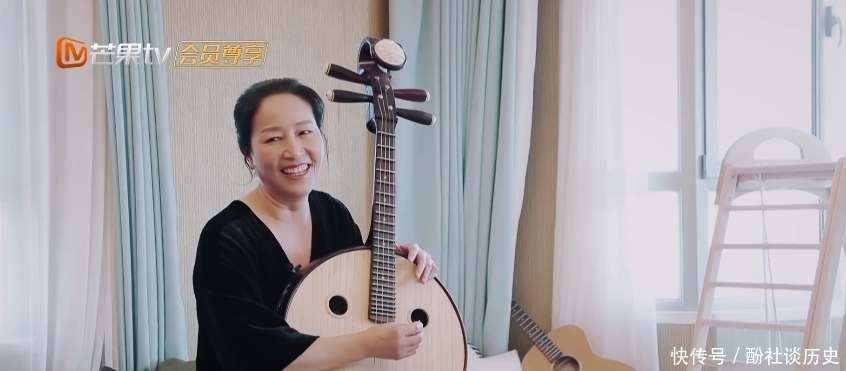 吃醋|李晟占有欲多强?老公见个女的吃醋不说,看李佳航袜子:这谁受得了?