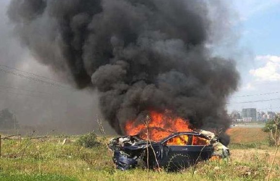  失灵|特斯拉Model 3又一起严重事故，突然加速刹车失灵，高速撞进小区，车主抢回一命！特斯拉为何频繁失控？