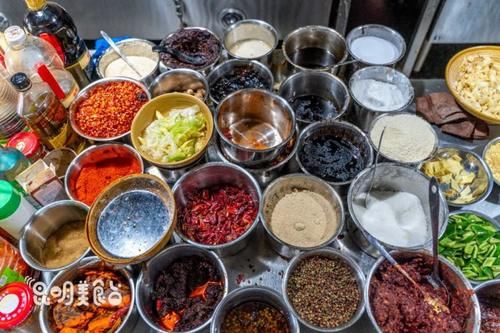 排队|昆明排队三十年老店,15张桌子,“镇店之宝”每天卖半吨