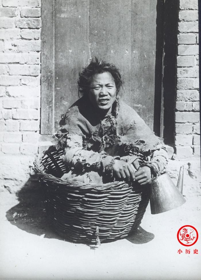 晚清|晚清老照片：慈禧太后妹夫腰挎马刀很威风；朝廷官员向殖民者下跪