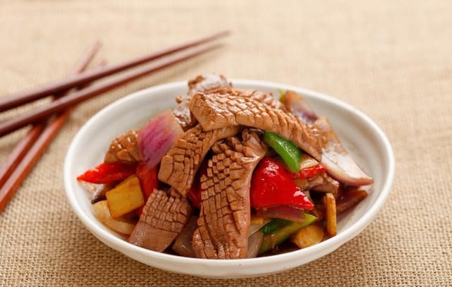  美食|爆炒腰花，软嫩鲜香，营养丰富，学会自己在家做，有益健康的美食