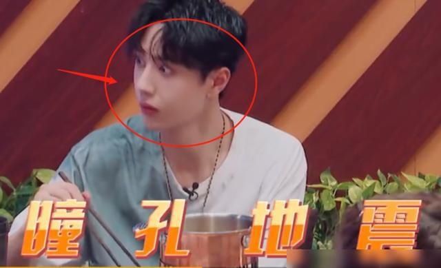  挚爱|王嘉尔一筷子夹完了王一博的挚爱，看他的表情，嘉尔你没有心