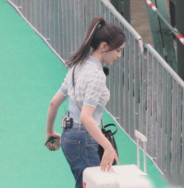  超越|一旦杨超越到达《中餐厅》，谁会注意她的手？很少有人能做到