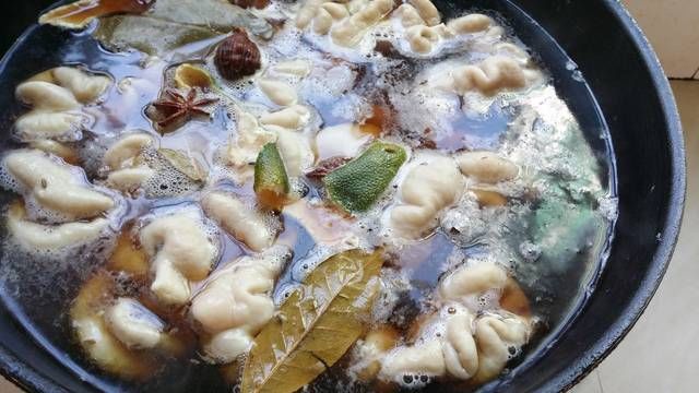 肥肠|重口味的菜---肥肠煲海带皮