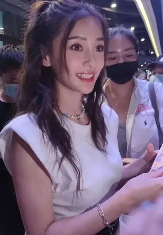  奔跑|《奔跑吧》收官才半个月，baby蔡徐坤合体录综艺，男生站位太避嫌