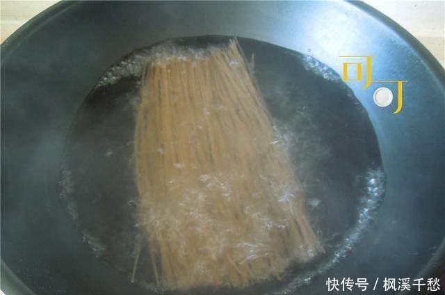 送给|热量极低,口感却很好的凉拌荞麦面,送给喜欢健康饮食的你