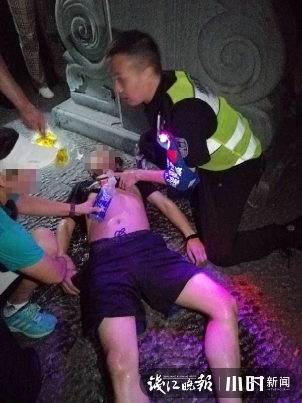  昨晚|昨晚西湖边一夜跑小伙突然倒地，身后一群人狂奔50米跪地抢救