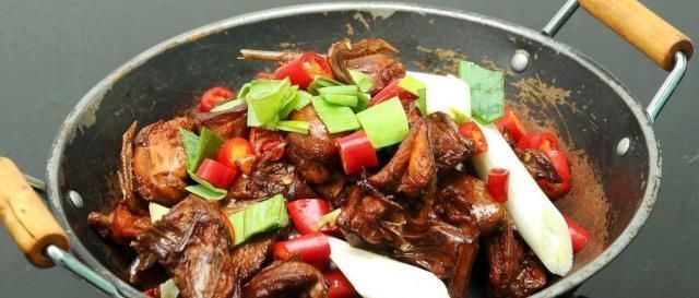 在家|在家制作干锅鸡,麻辣鲜香,外焦里嫩,香辣入味,开胃又下饭