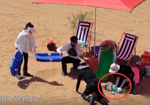  惊险|《极限挑战》惊险一幕：魏大勋用沙子埋雷佳音的头，秦昊及时制止
