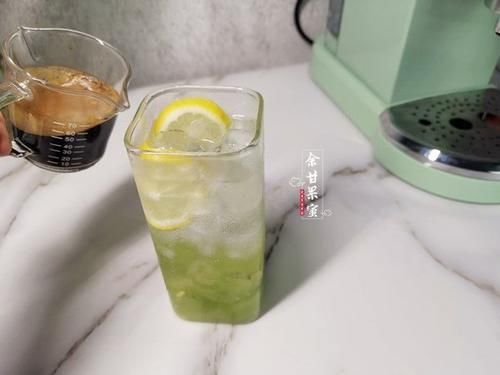  微苦|咖啡别总是加糖加奶了，试试这一杯咖啡特饮，酸甜微苦又香醇