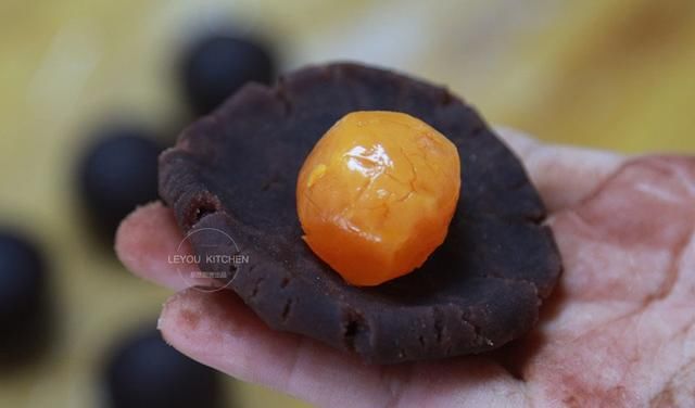 新意|在家做月饼，换个样子更有新意，端上桌就被一抢而光