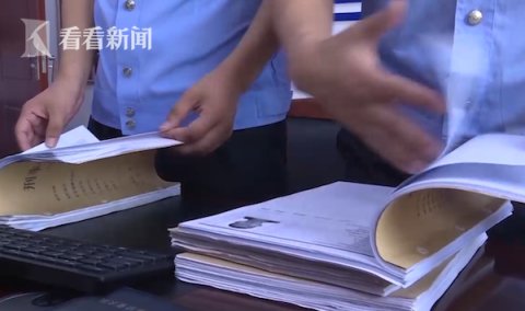  父亲|父亲回家发现女儿遇害 现场留下一枚血指纹...