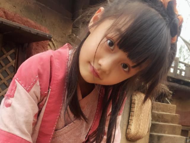 女儿|赵薇女儿才是“整容式”长大,小时候软萌可爱,如今美到认不出!