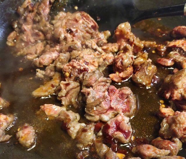 家常菜|胡萝卜炒牛肉,一道家常菜下饭菜,简单好吃