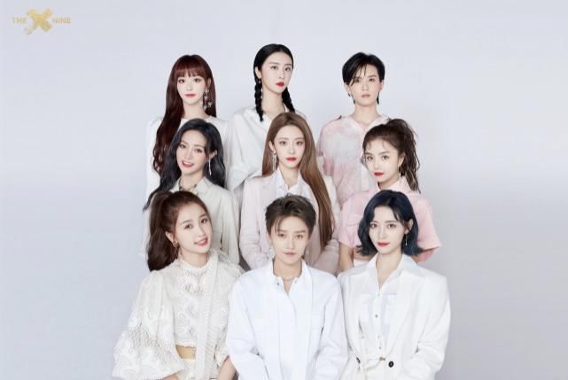  站位|THE9团综录制合影，谁注意到队长安崎谢可寅的站位？迷之操作