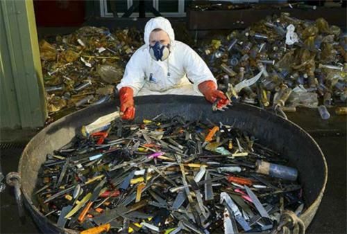 打造|世界最悲伤的雕像!采用10万把刀打造,每把背后都有一个故事