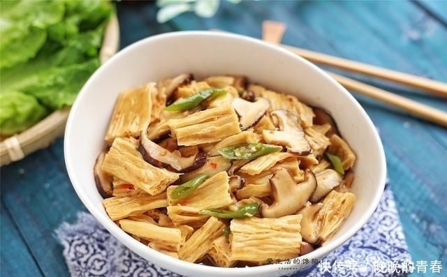 在家|婆婆在家,三两下做了一桌菜,发了圈,网友你家婆婆手艺真好