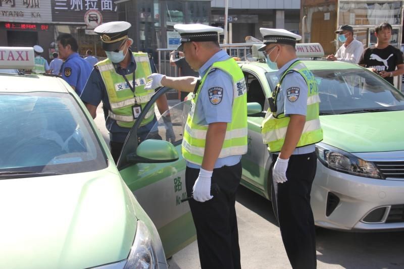 执法|郑州交警三大队开展火车站地区交通治理联合执法