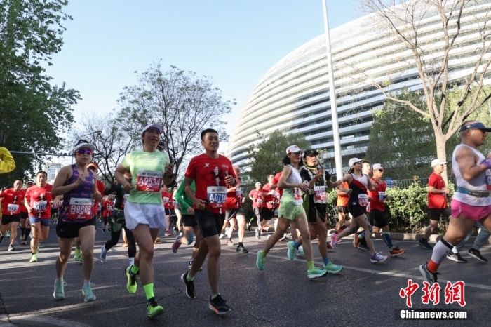 2023年北京半程马拉松举行 肯尼亚选手破赛会纪录夺冠
