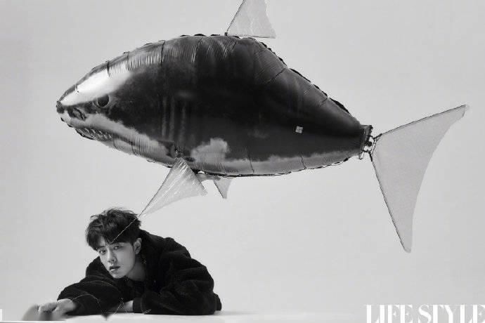  满怀|肖战《精品购物指南》回顾 满怀善意成为更优秀的人