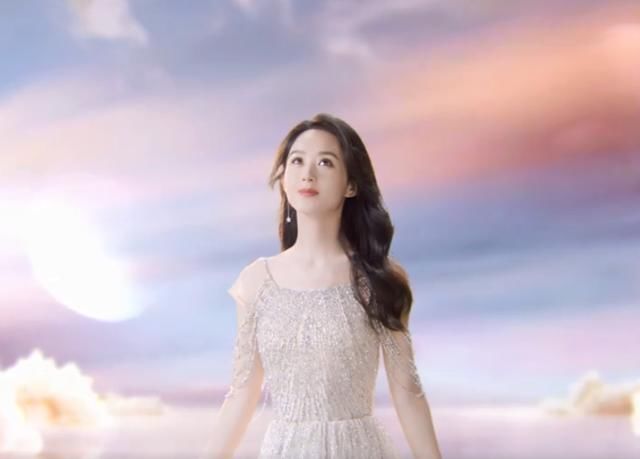  宣传片|赵丽颖为《中餐厅》拍宣传片，当镜头特写到她的腰，确定是33岁？