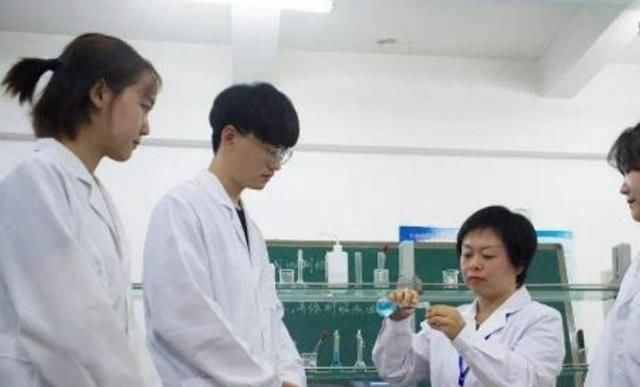  建议|教育部: 二本生建议选这3个专业, 竞争率低, 毕业后年薪12万