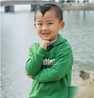 紫薇|“紫薇儿子”贾云哲：已经23岁，靠激素身高1米6，童颜依旧