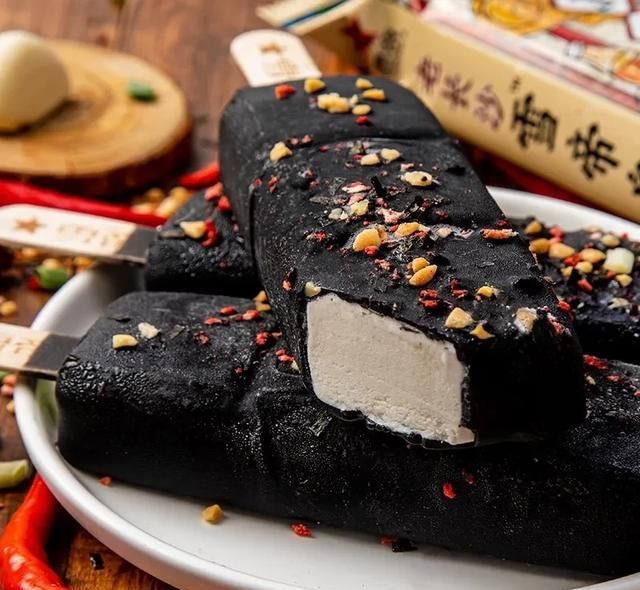 榴莲|韭菜、大蒜、榴莲……安慕希这新口味酸奶,你敢喝吗?