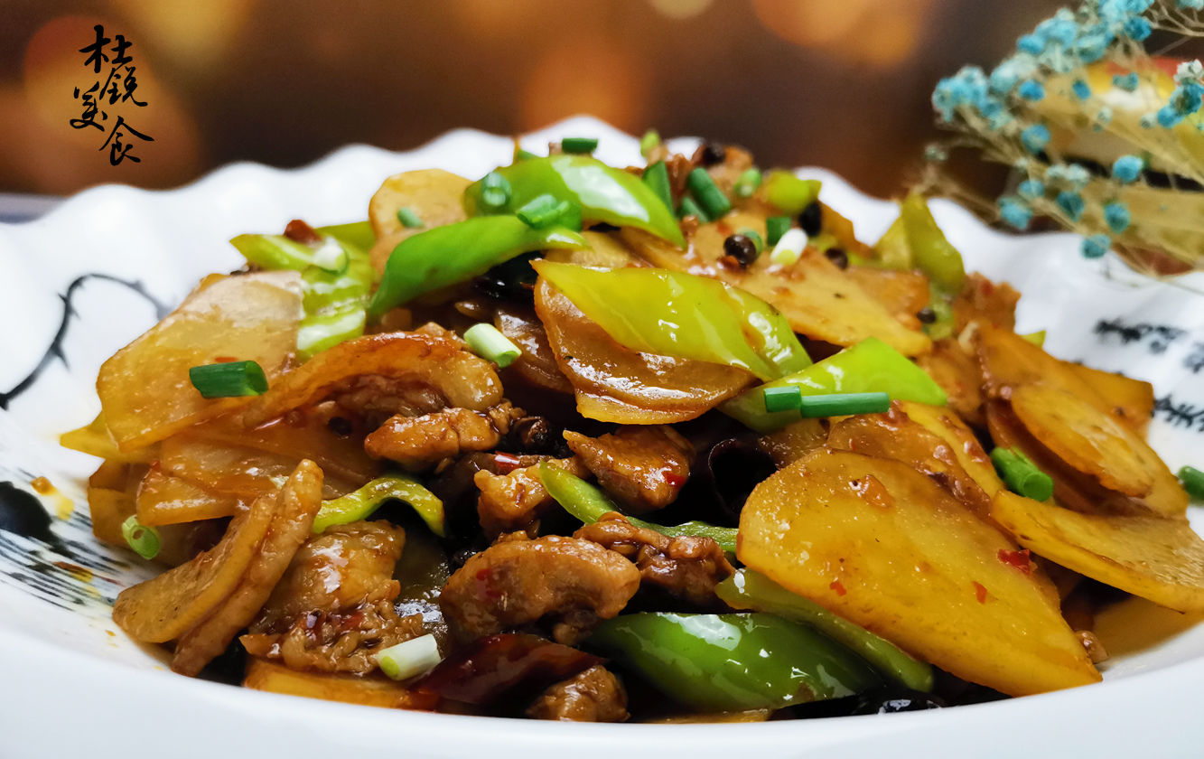  干锅|立秋来道硬菜贴秋膘，大厨分享地道干锅土豆做法，下酒又下饭