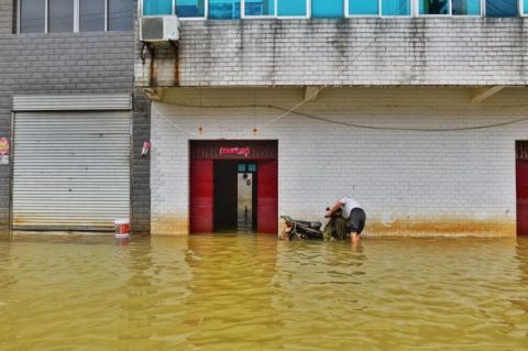  居民|组图 | “孤岛”水退后 安徽固镇部分居民开始返家