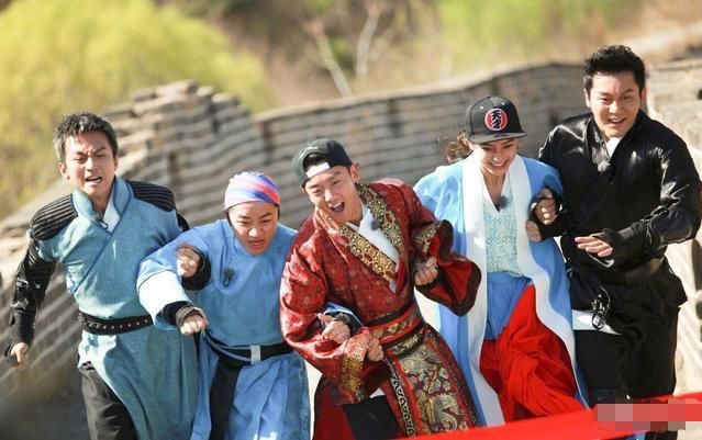  一期|郑恺发文回忆跑男100期，网友：录一期节目20万，发财了