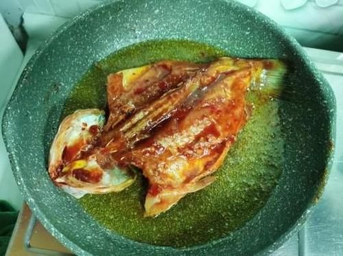 超赞|鲈鱼不要再清蒸了，用这方法做干锅鲈鱼吃，味道超赞！好吃又下饭