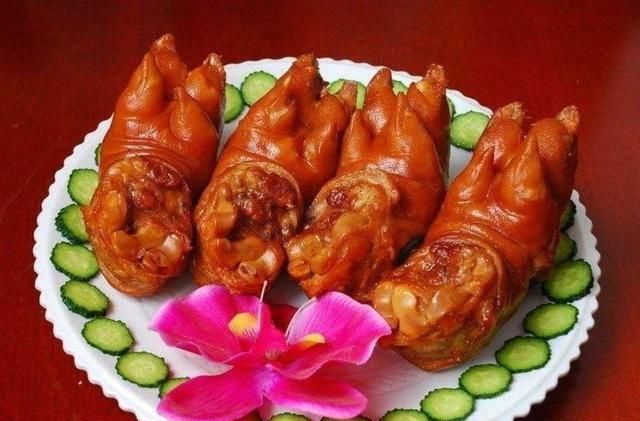 标准|大厨教你五香猪蹄的标准做法,色泽红亮,香味浓郁,好吃不油腻!