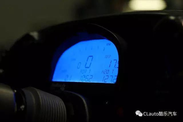  姑娘|我也想遇见个开R32 GT-R的姑娘，然后深陷其中不可自拔