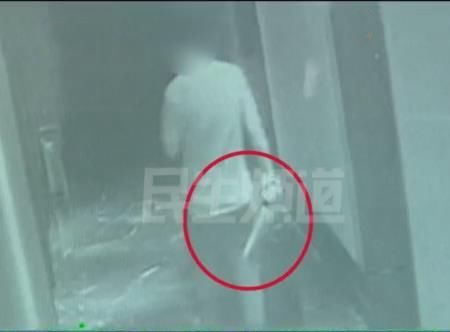  件事|女子足疗店睡着，醒来后脖子上架着一把刀，店员对她提出无理要求