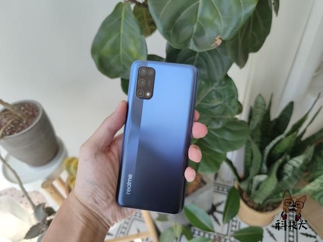  性能|realme 真我V5 手机评测；天玑720性能出色 智慧闪充边玩边充