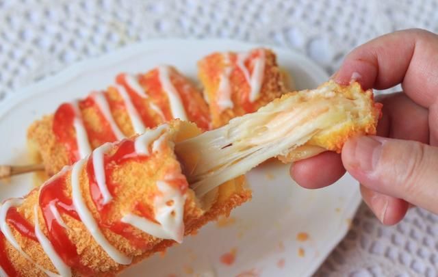  芝士|吐司的网红吃法，健康非油炸，酥软拉丝，给孩子当早餐正合适