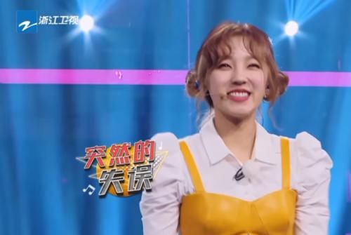  多观众都|宋雨琦用脚踢baby的脸时，有谁注意baby的表情，不装了？