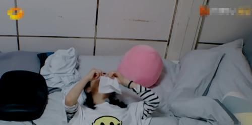  看清|《中餐厅》赵丽颖拒绝吃饭被骂！看清桌上2啤酒瓶，网友：我错了！