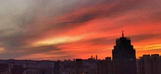  无恙|七月的最后一抹夕阳，愿疫情早日过去，山河无恙，人间皆安！