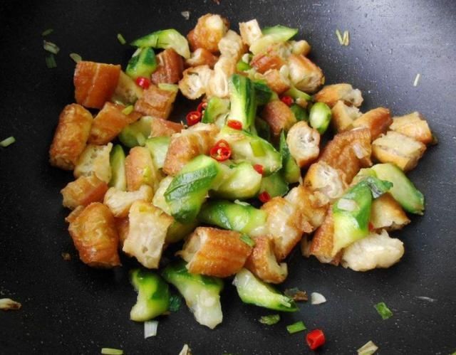  晒黑|七月别吃猪肉了，就吃它，2块钱炒一盘，清爽可口，皮肤不怕晒黑