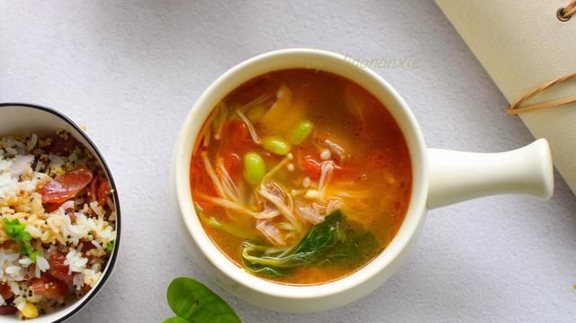  煮汤|用牛肉煮汤，这方法最简单，切切煮煮就做好，咸鲜开胃适合夏天