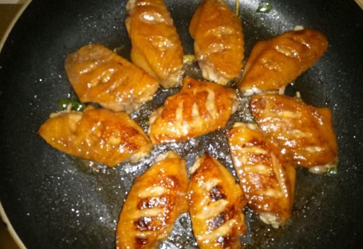  厨师|做可乐鸡翅时，先焯水还是先腌制？很多人搞错了，难怪鸡翅腥味重