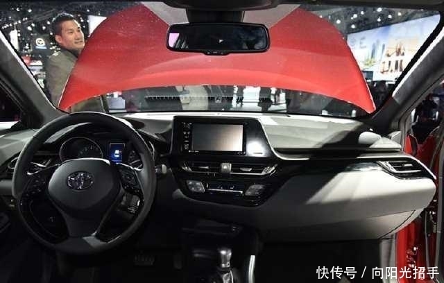 售价|油耗3.7L, 配全景天窗, 丰田黑马SUV来袭, 售价12万很亲民!