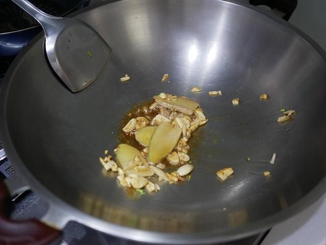 炖鸡|炖鸡时,有人焯水,有人直接炖,老厨子:教你1招,鸡肉更加入味