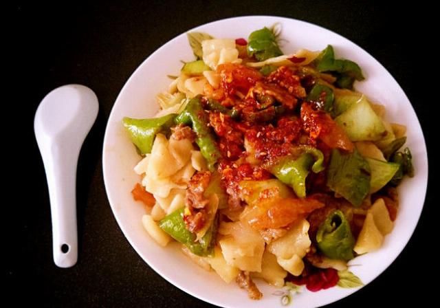 可口|做辣椒油,这一步要重复三次,做出来的辣椒油才会香辣可口!