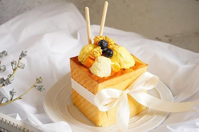  简单|饭店里38元一个的面包诱惑，自己在家做便宜又简单，附冰淇淋做法